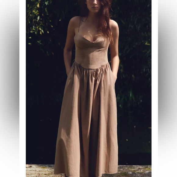 Zara Dresses & Skirts - Sweetheart neck Midi Dress